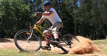 Как правильно тормозить и проходить повороты