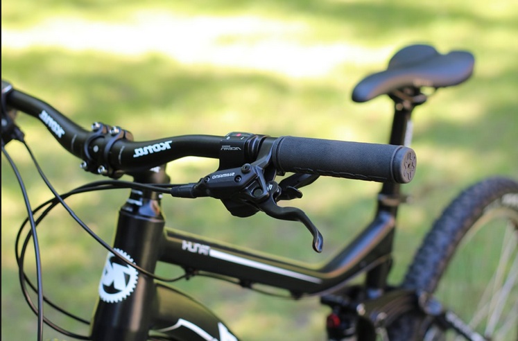 как поменять грипсы на руле велосипеда