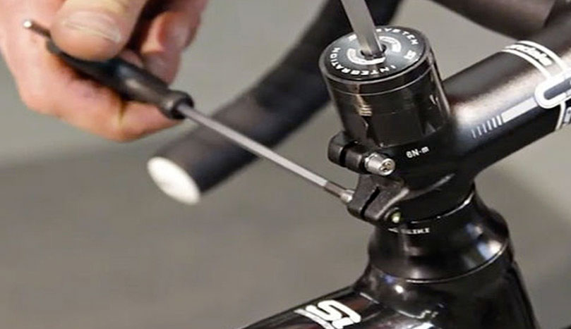 скрипит седло